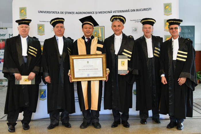 罗马尼亚布加勒斯特农业与兽医药学大学授予刘孟军教授荣誉博士